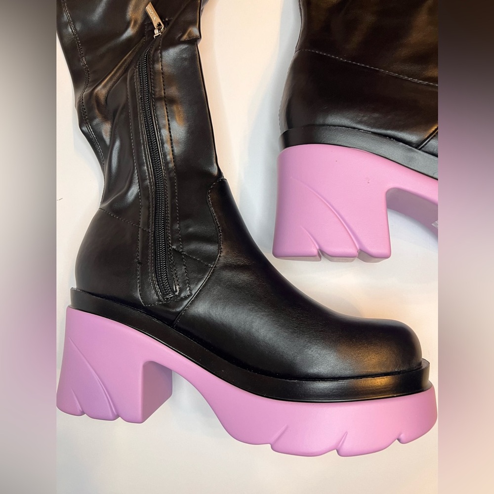 NWT Funky Chunky Lug Boots - Black & Lilac Knee-High Vinyl Platform Boots - Picture 4 of 11